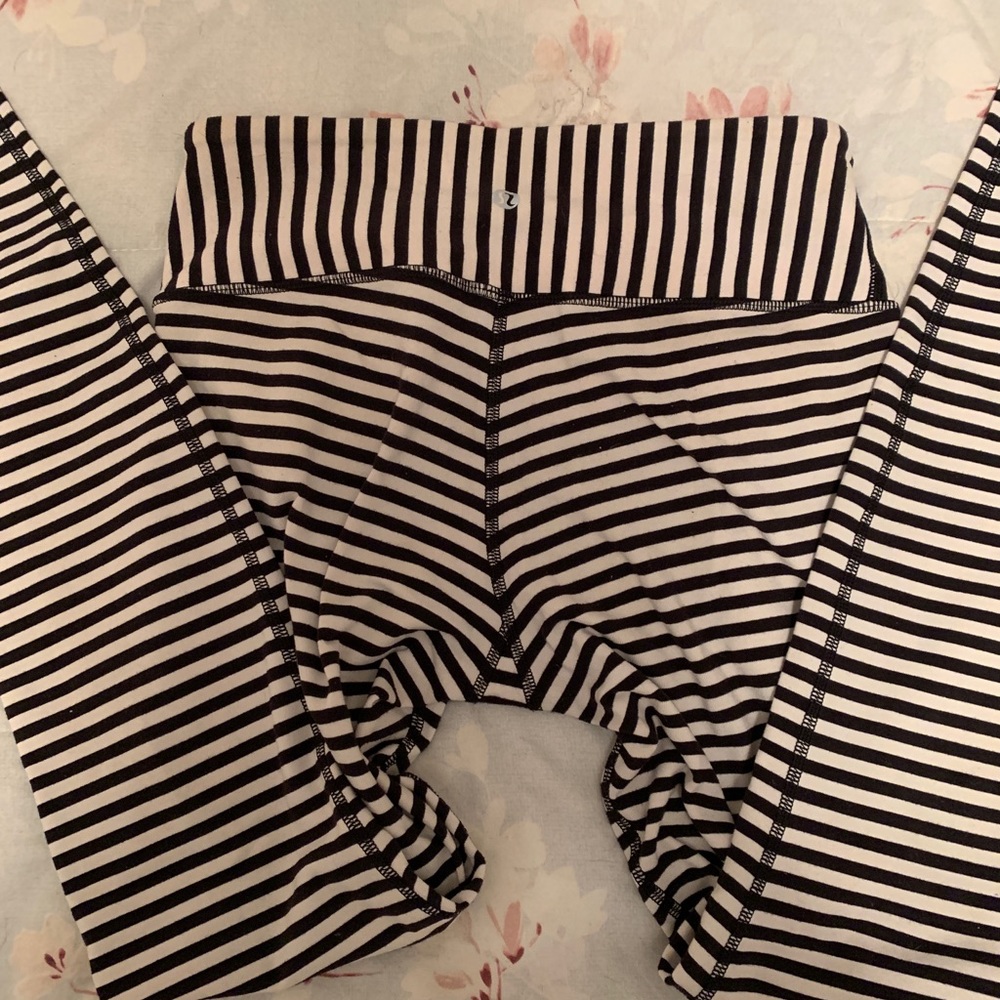 Lululemon Stripe Wunder Unders - Picture 3 of 5
